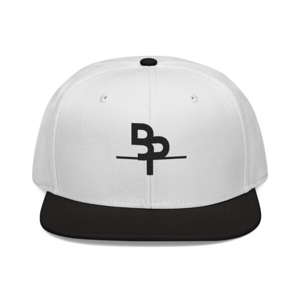 Stylish Embroidered Snapback Cap for Casual Fashion