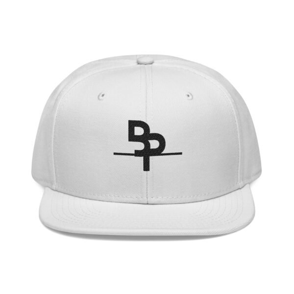 Stylish Embroidered Snapback Cap for Casual Fashion - Image 3